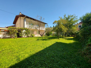 Kuća sa dvorištem i garažom, Pejton, Ilidža