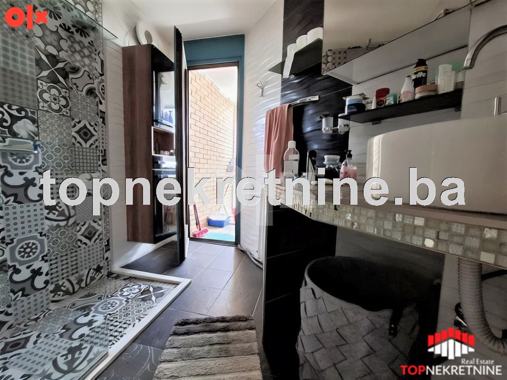 Prostran, namješten trosoban stan od 70m2 sa lođom, Breka 10