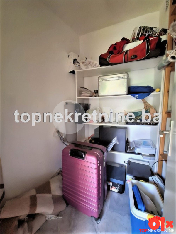 Prostran, namješten trosoban stan od 70m2 sa lođom, Breka 13