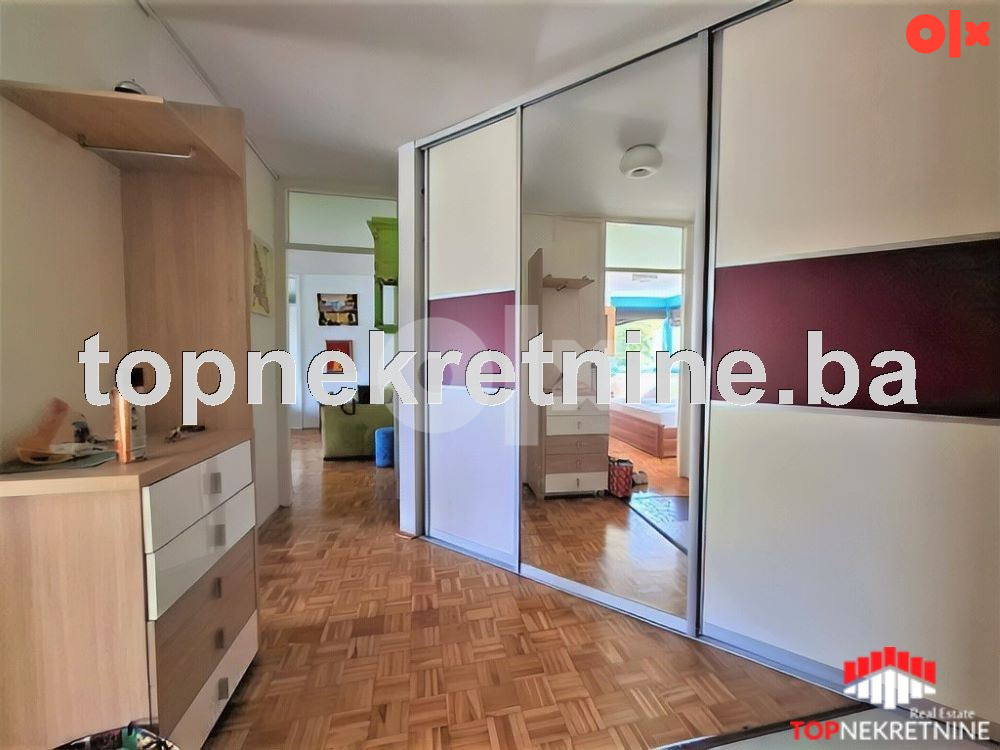 Prostran, namješten trosoban stan od 70m2 sa lođom, Breka 14