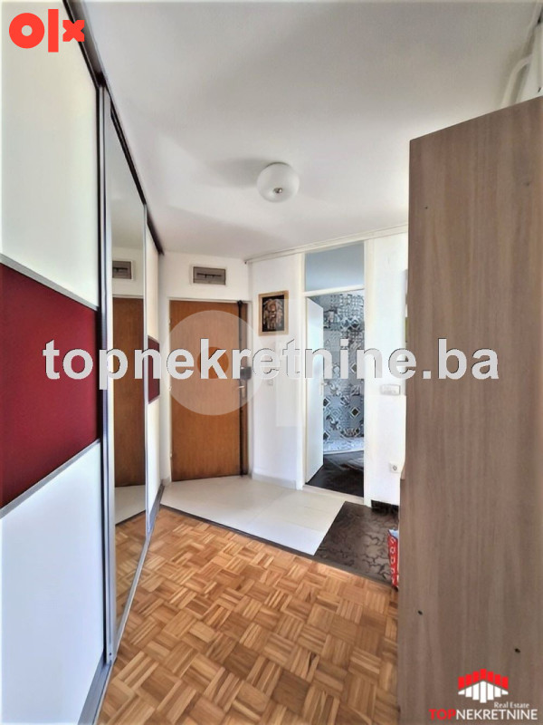 Prostran, namješten trosoban stan od 70m2 sa lođom, Breka 15