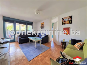 Prostran, namješten trosoban stan od 70m2 sa lođom, Breka