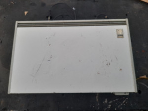 ODMAH ZA PRODAJU: ZIDNI RADIJATOR SIEMENS (800 W) - POVOLJNO!