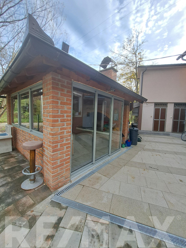 NA PRODAJU STAMBENO-POSLOVNI OBJEKAT - ŠUŠNJARI, LAKTAŠI 10