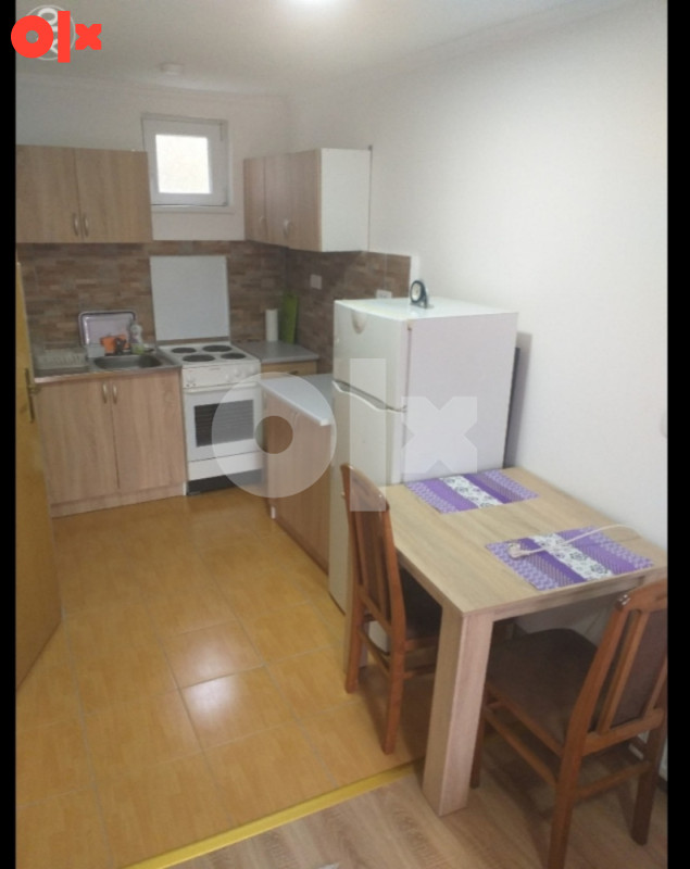 Garsonjera,apartman 25m2 (350+50 režije grijanje,internet,struja) 3