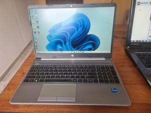 Laptop HP 250 G8 i5-1135G7 15 / 16GB / 512GB / 15.6 FHD