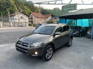 Toyota RAV 4 2.2 D 110kw 4x4 Automatik NAVI