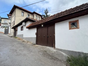 PICCOLO GRANDE IZDAJE/Kuca/Stari grad/Medrese/Bascarsija