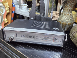 PHILIPS vintage radio/sat/alarm