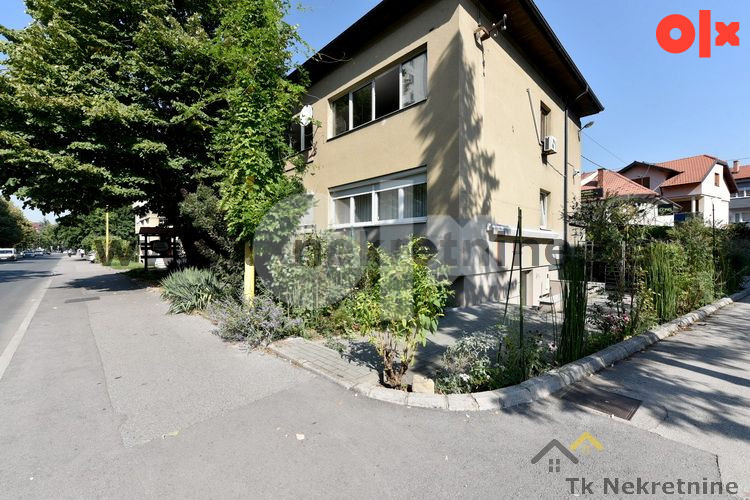CENTAR -Četverosoban stan 126m2 i poslovni prostor 21m2