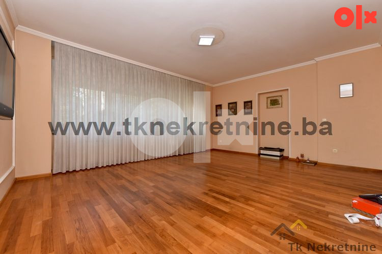 CENTAR -Četverosoban stan 126m2 i poslovni prostor 21m2 3