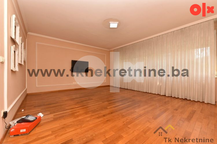 CENTAR -Četverosoban stan 126m2 i poslovni prostor 21m2 2
