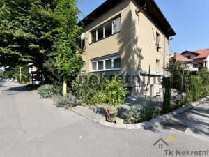 CENTAR -Četverosoban stan 126m2 i poslovni prostor 21m2