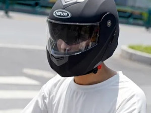 KACIGA ZA MOTOR SKUTER QUAD KVAD KROSS PREKLOPNA NAOCARE VIZIR