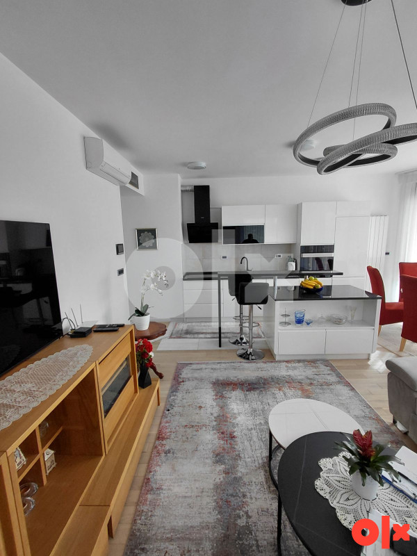 Stan Tuzla 70m2 + garaža 9