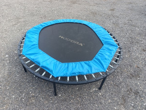 Trampoline male
