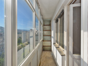 KOMFORAN TROSOBAN STAN U ZGRADI SA LIFTOM, ČENGIĆ VILA