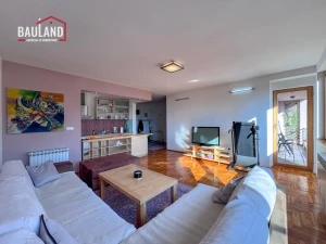 Trosoban namješten stan u centru grada/ Marijin Dvor