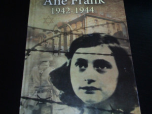 knjige DNEVNIK ANE FRANK 1942 - 1944 / Priča jedne mladosti