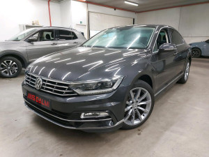 VW Passat 1.6 TDI DSG7 R-Line FULL-LED PANORAMA Navi 2xParktronic