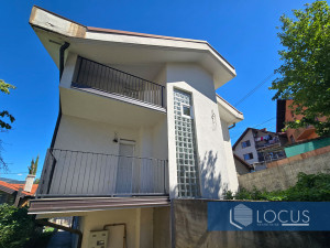 LOCUS: Kvalitetna kuća novije gradnje, Soukbunar, Centar photo 4