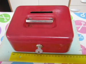 Mali sef metalni 20 x 15 x 9 cm