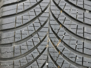 Zimske gume 245 45 18 Goodyear 2 kom