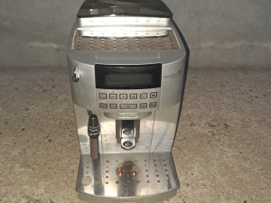 Kafe aparat delonghi 77
