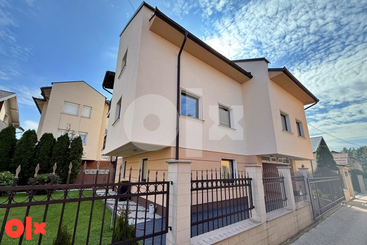 Uknjižena kuća sa dvorištem na dobroj lokaciji, Vojničko polje 3