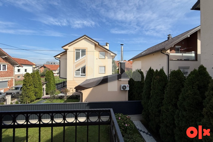 Uknjižena kuća sa dvorištem na dobroj lokaciji, Vojničko polje 18