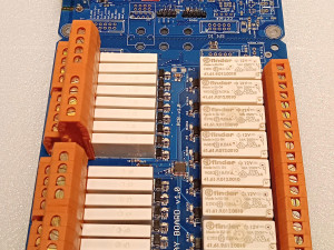 Univerzalna relejna ploča