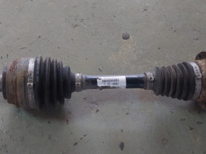 7P0407271C PREDNJA DESNA POLUOSOVINA TOUAREG 3.0