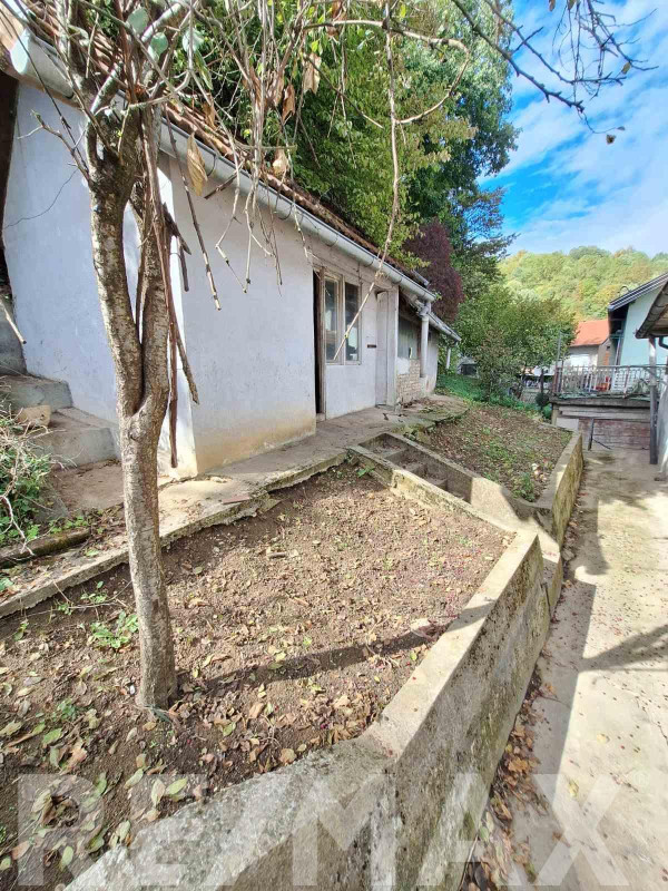 PRODAJA STAMBENO POSLOVNOG  objekta kod Kožare-Lauš-Pavlovac 8