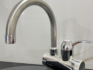 DIGITALNA UGRADBENA ČESMA SA GRIJAČEM