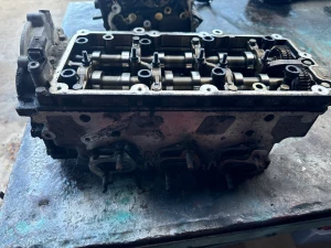 Glava motora can desna Audi A6 4F (fotografija 2)