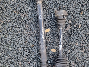 Polu osovina skoda fabia 1.4 diz 51 kw 2009 god