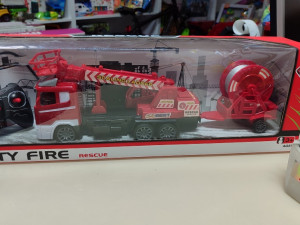 Vatrogasni kamion dizalica RC igračke igra vatrogasac