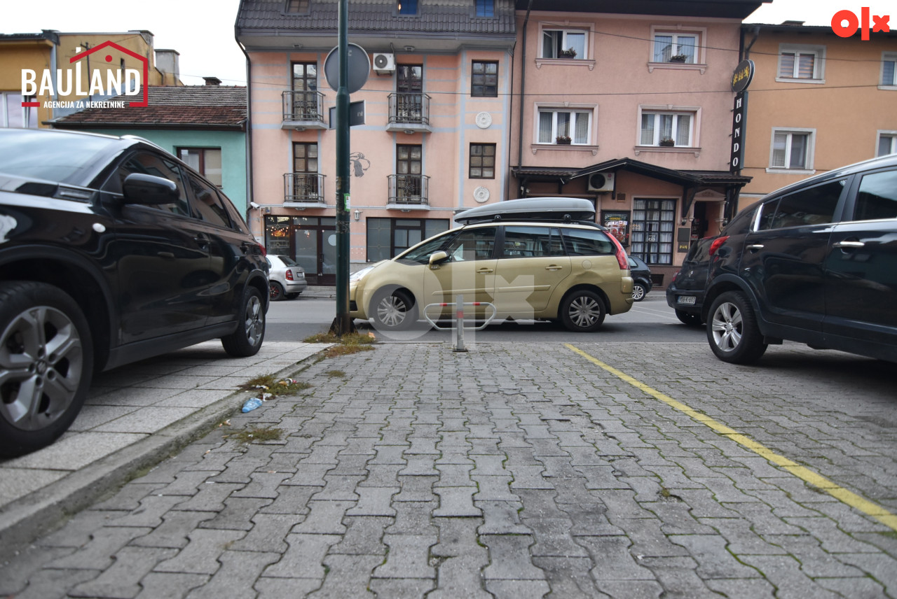 Poslovni prostor sa parking mjestom, 77m2 / Višnjik, Centar 2