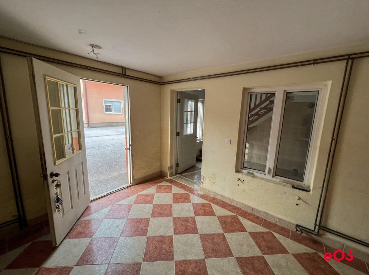 EOS / Najam / Stambeno-poslovni prostor / Orašje 14