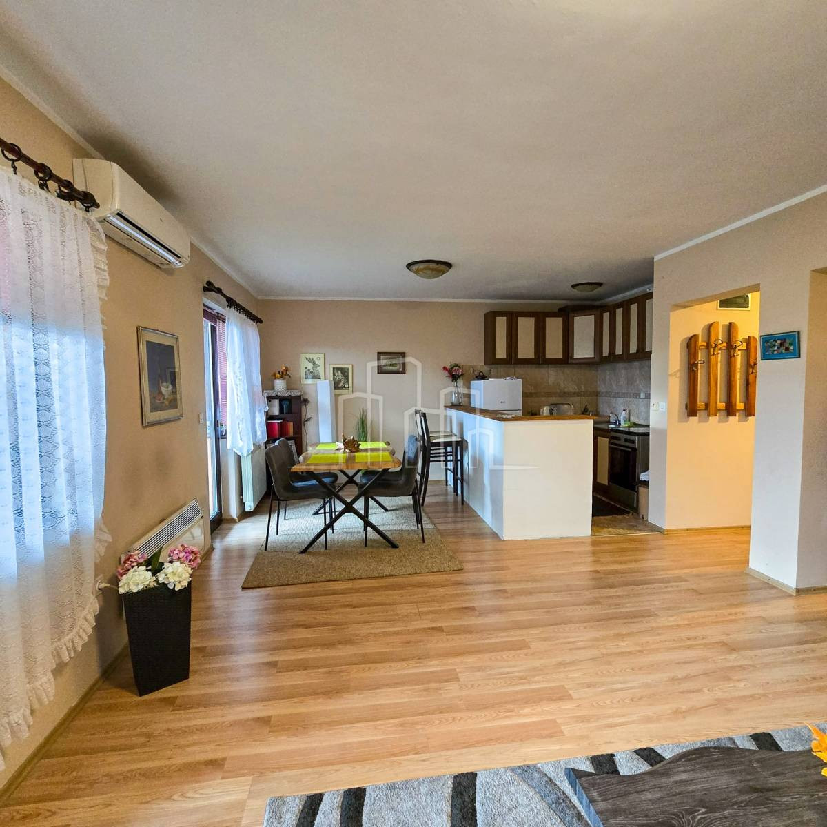 Trosoban Stan 90m2 Bjelave Najam 2