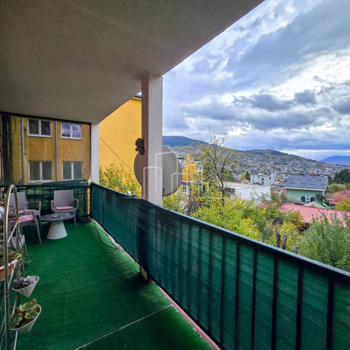 Trosoban Stan 90 m² Bjelave Najam - Widok 6