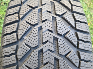 Gume 245 40 18 zimske Tigar 4kom NOVO