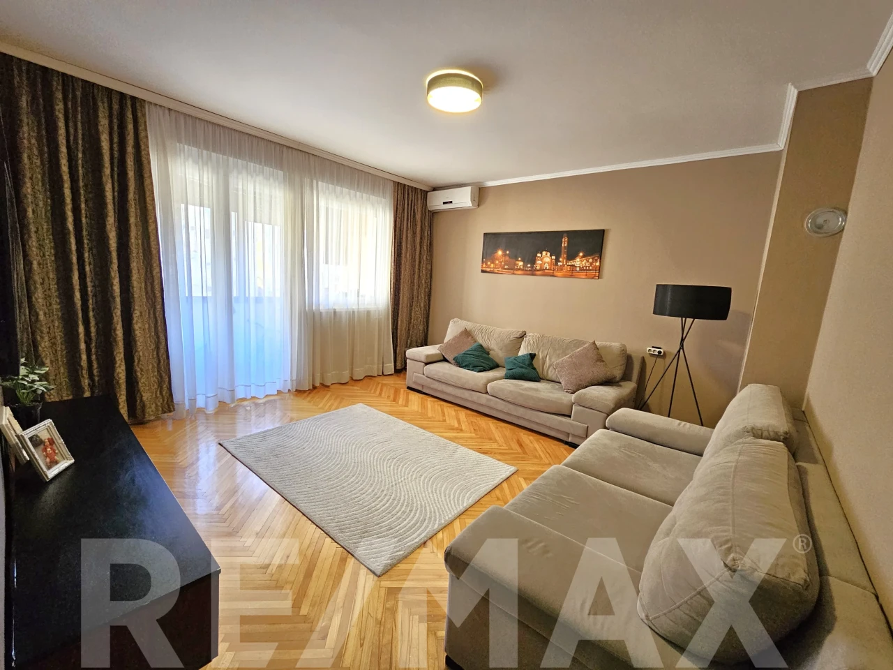 Kompletno renoviran i namješten stan centru Banja Luke  - 60m2 2