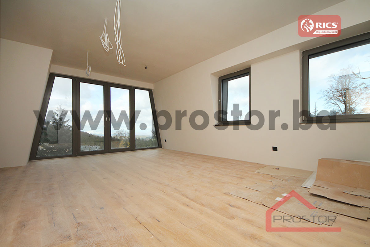 NOVOGRADNJA: Dvosoban useljiv apartman, pogled staza! 2