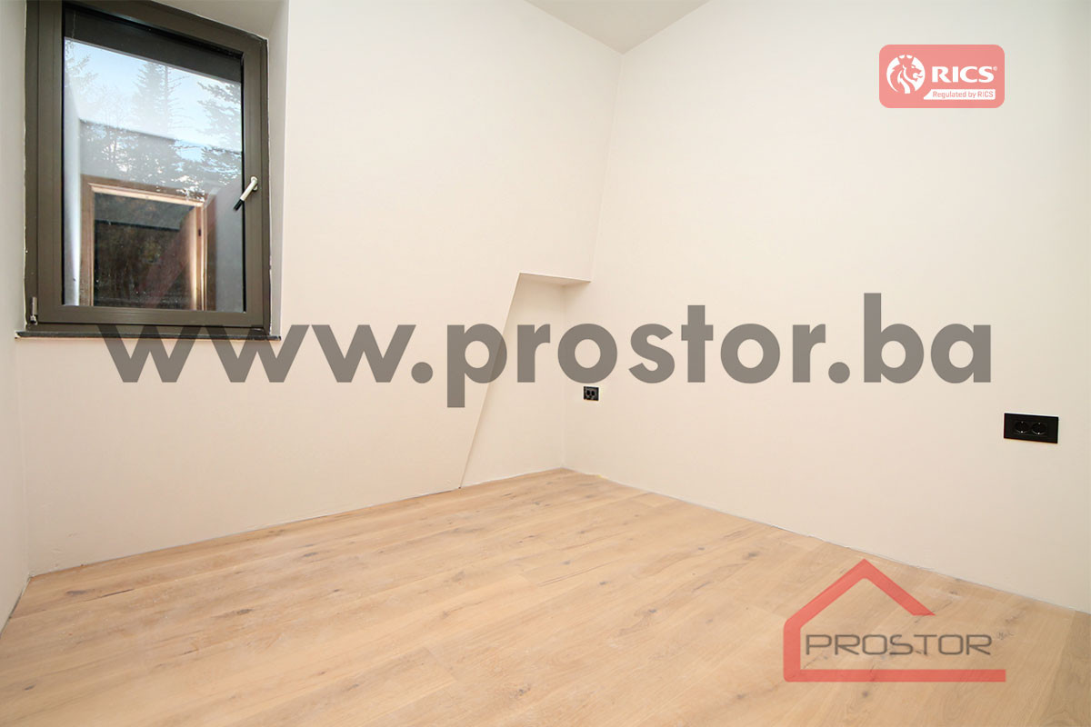 NOVOGRADNJA: Dvosoban useljiv apartman, pogled staza! 4