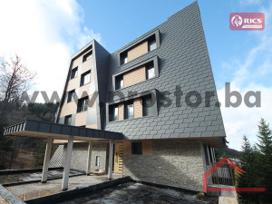 NOVOGRADNJA: Dvosoban useljiv apartman, pogled staza!