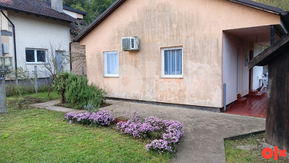 KUĆA U PRIJEČANIMA BLIZU CRKVE 2