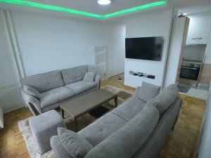 Trosoban Stan Hrasno Trg Heroja  Sarajevo - Novo Sarajevo
