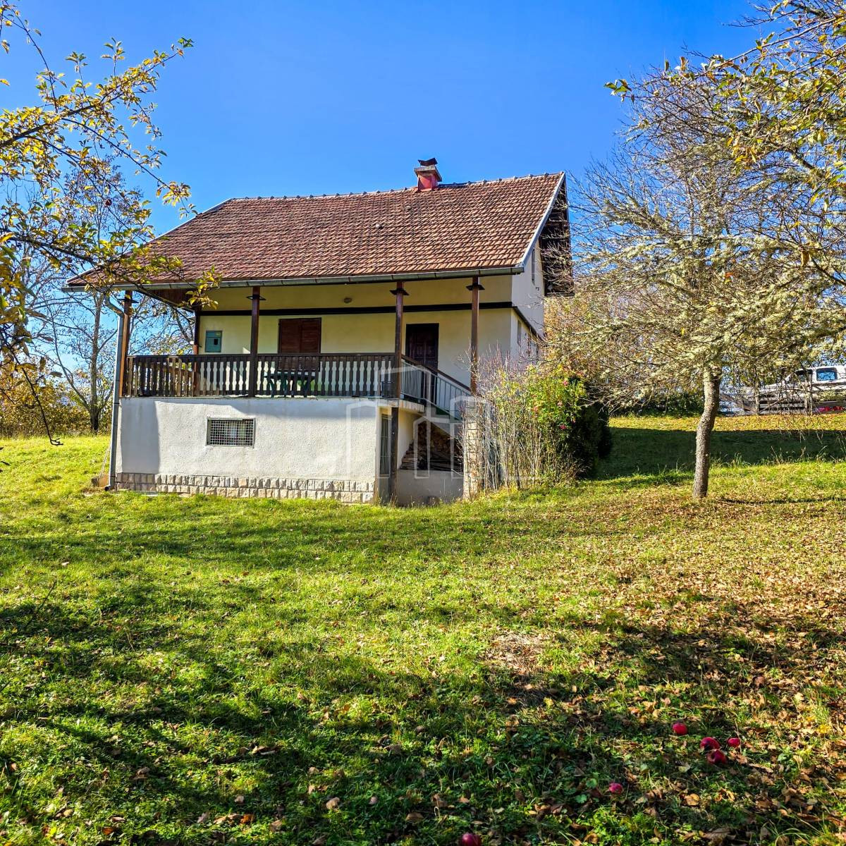 Vikendica 95m2 sa 7550m2 Zemljišta Hrenovica 2