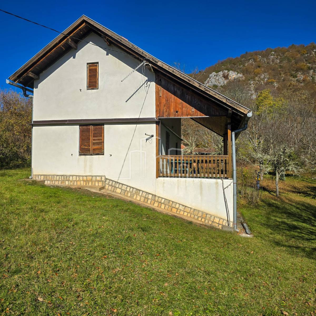 Vikendica 95m2 sa 7550m2 Zemljišta Hrenovica 4